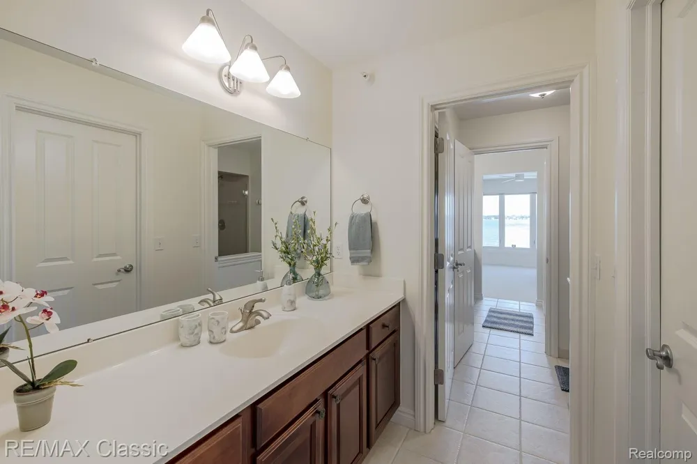 980 Sunset Drive Waterford Charter Township, MI 48328