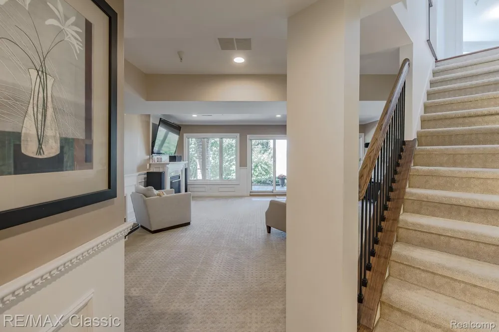 980 Sunset Drive Waterford Charter Township, MI 48328