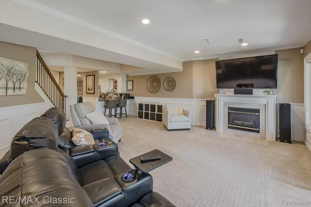980 Sunset Drive Waterford Charter Township, MI 48328