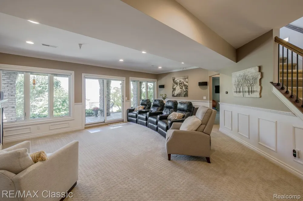 980 Sunset Drive Waterford Charter Township, MI 48328