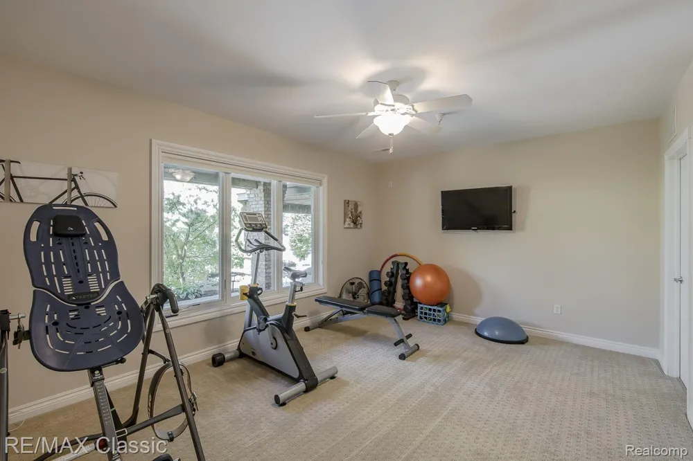 980 Sunset Drive Waterford Charter Township, MI 48328