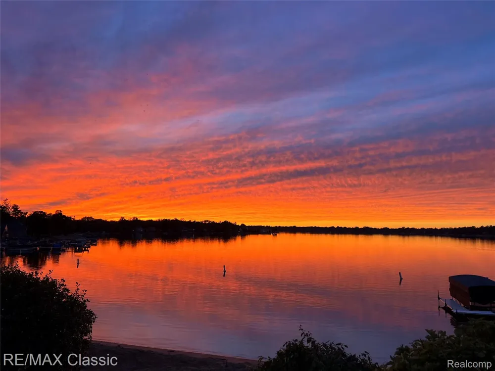 980 Sunset Drive Waterford Charter Township, MI 48328