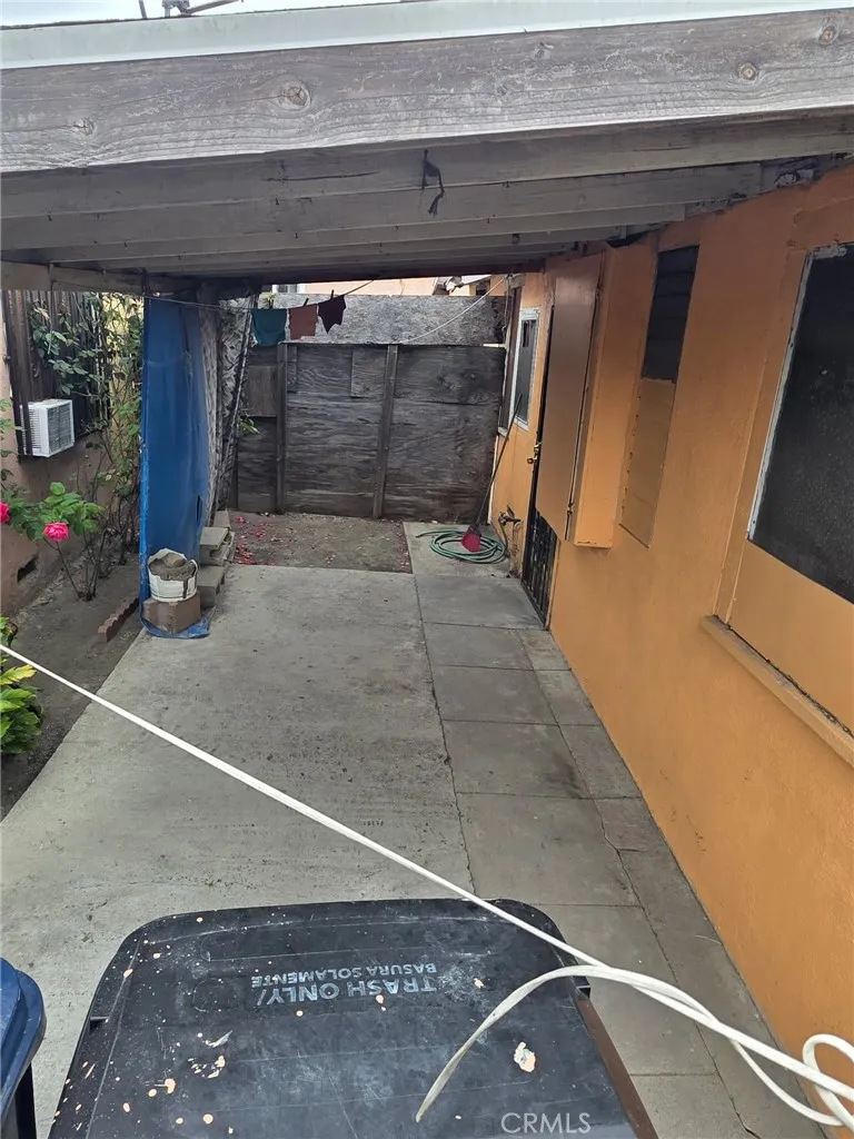2401 E Hatchway Street Compton, CA 90222