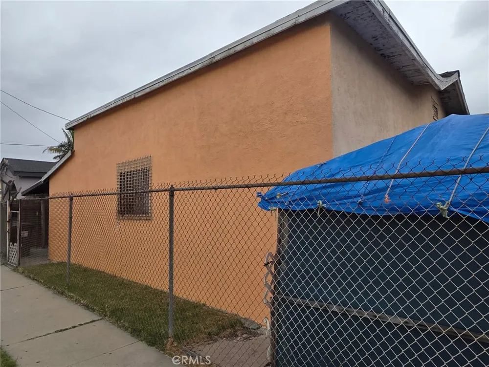 2401 E Hatchway Street Compton, CA 90222