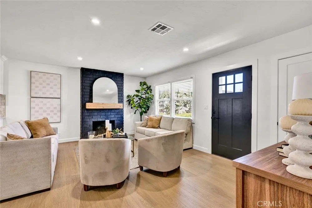 1800 E Mayfair Orange, CA 92867