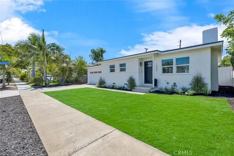 1800 E Mayfair