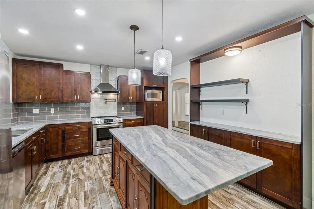 503 ROLLINGVIEW DRIVE Temple Terrace, FL 33617