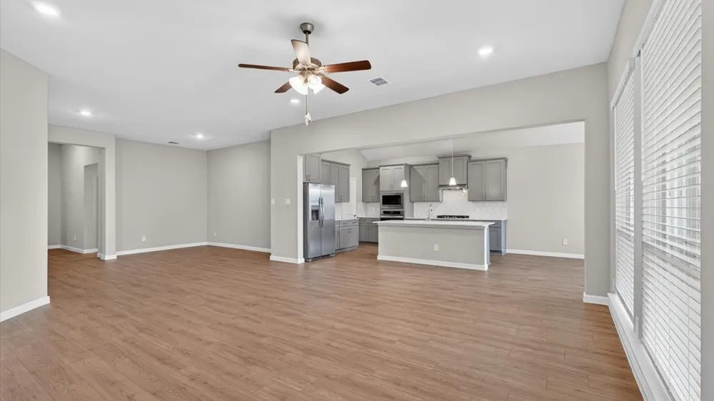 4928 SIMMENTAL DRIVE Arlington, TX 76001