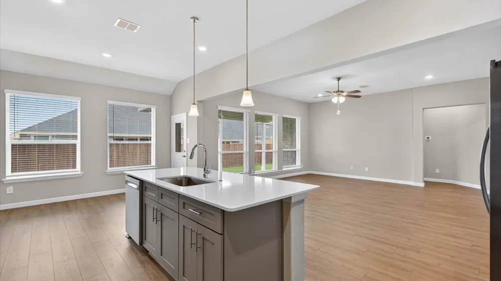 4928 SIMMENTAL DRIVE Arlington, TX 76001