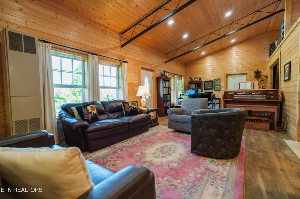 1302 Cummingsville Sparkmantown Rd Doyle, TN 38559