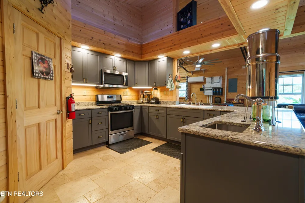 1302 Cummingsville Sparkmantown Rd Doyle, TN 38559
