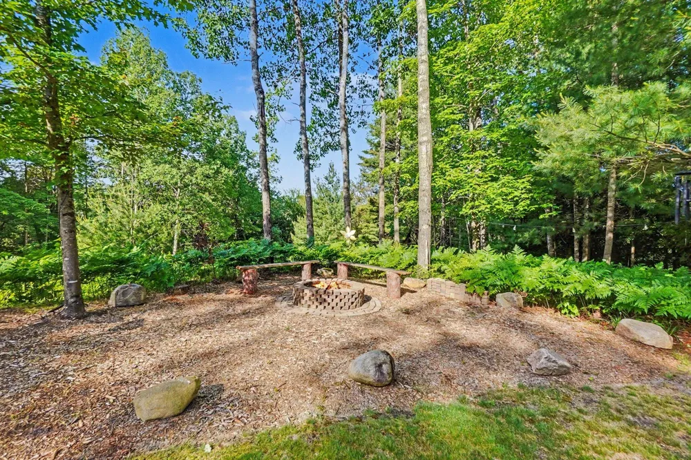 22032 Pine Valley Drive Burdell Township, MI 49688