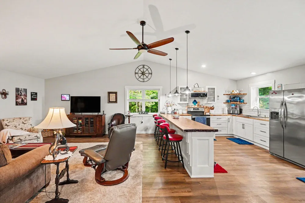 22032 Pine Valley Drive Burdell Township, MI 49688