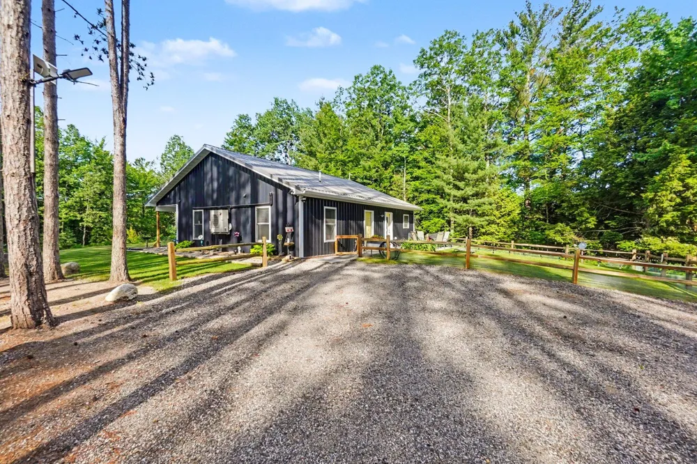 22032 Pine Valley Drive Burdell Township, MI 49688