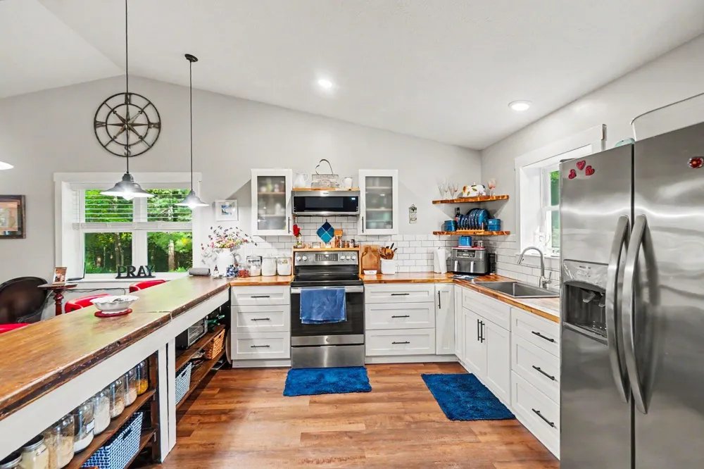 22032 Pine Valley Drive Burdell Township, MI 49688
