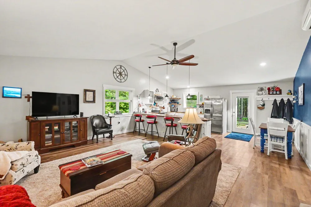 22032 Pine Valley Drive Burdell Township, MI 49688