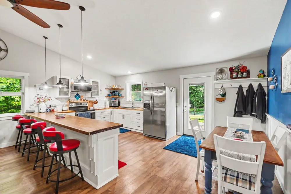 22032 Pine Valley Drive Burdell Township, MI 49688