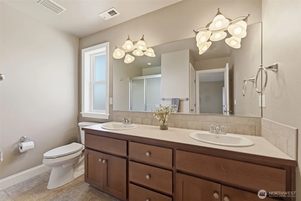 99206 E Ridgeview Drive Kennewick, WA 99338