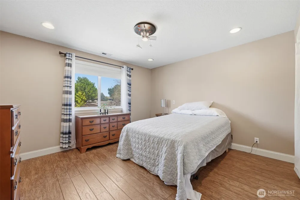 99206 E Ridgeview Drive Kennewick, WA 99338