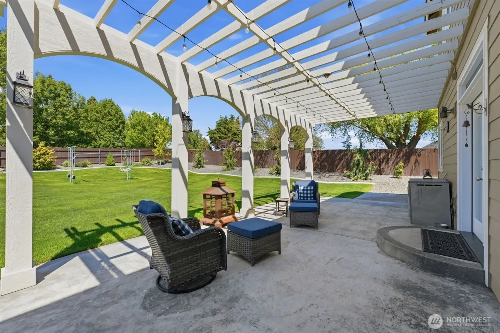 99206 E Ridgeview Drive Kennewick, WA 99338