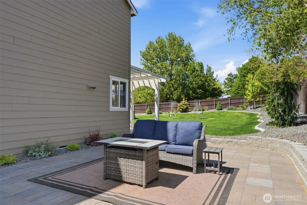 99206 E Ridgeview Drive Kennewick, WA 99338