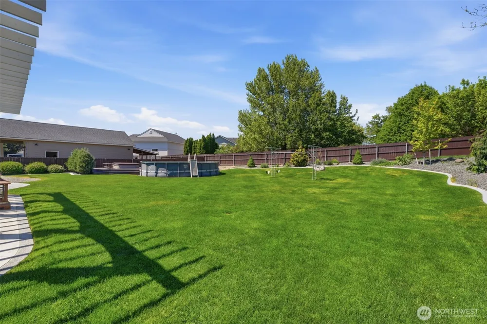 99206 E Ridgeview Drive Kennewick, WA 99338