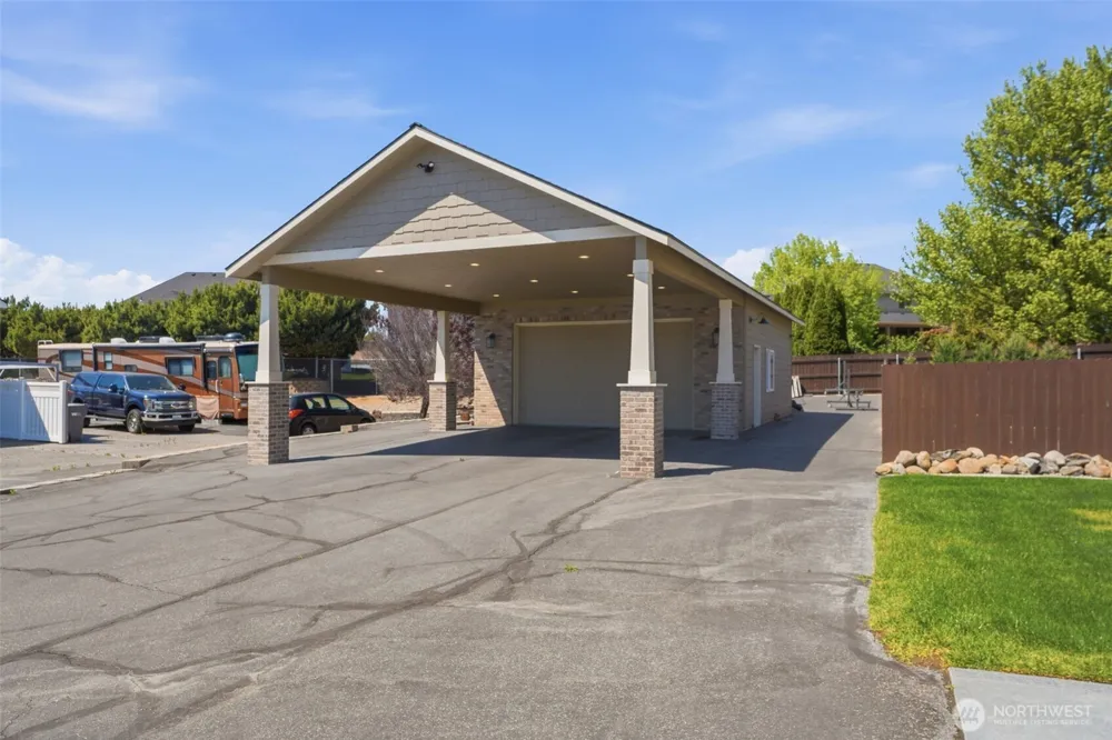 99206 E Ridgeview Drive Kennewick, WA 99338