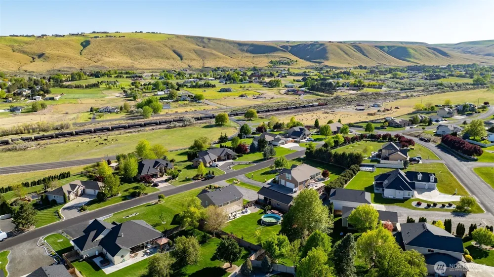 99206 E Ridgeview Drive Kennewick, WA 99338