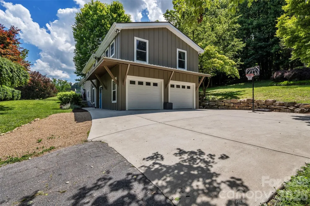 1574 Cashiers Valley Road Brevard, NC 28712