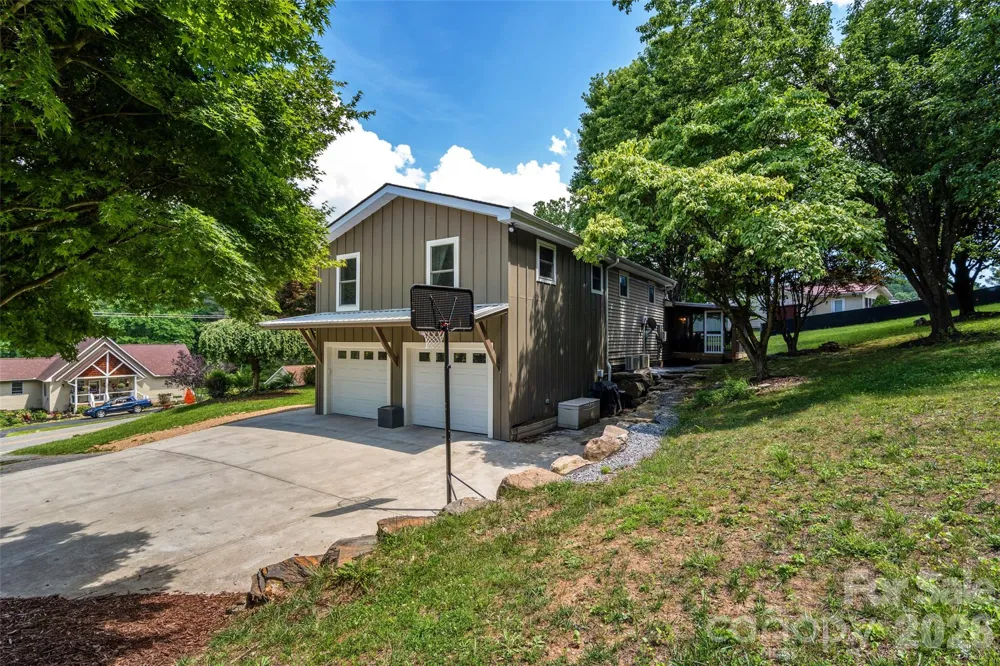 1574 Cashiers Valley Road Brevard, NC 28712