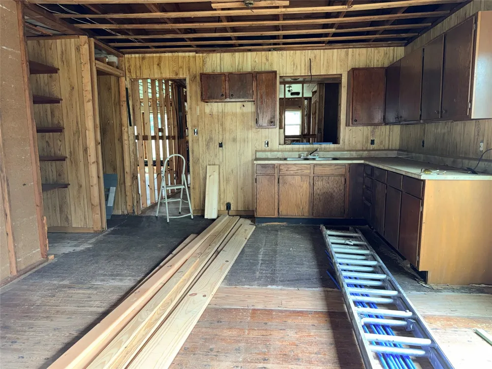 909 Moss Lane Cuero, TX 77954