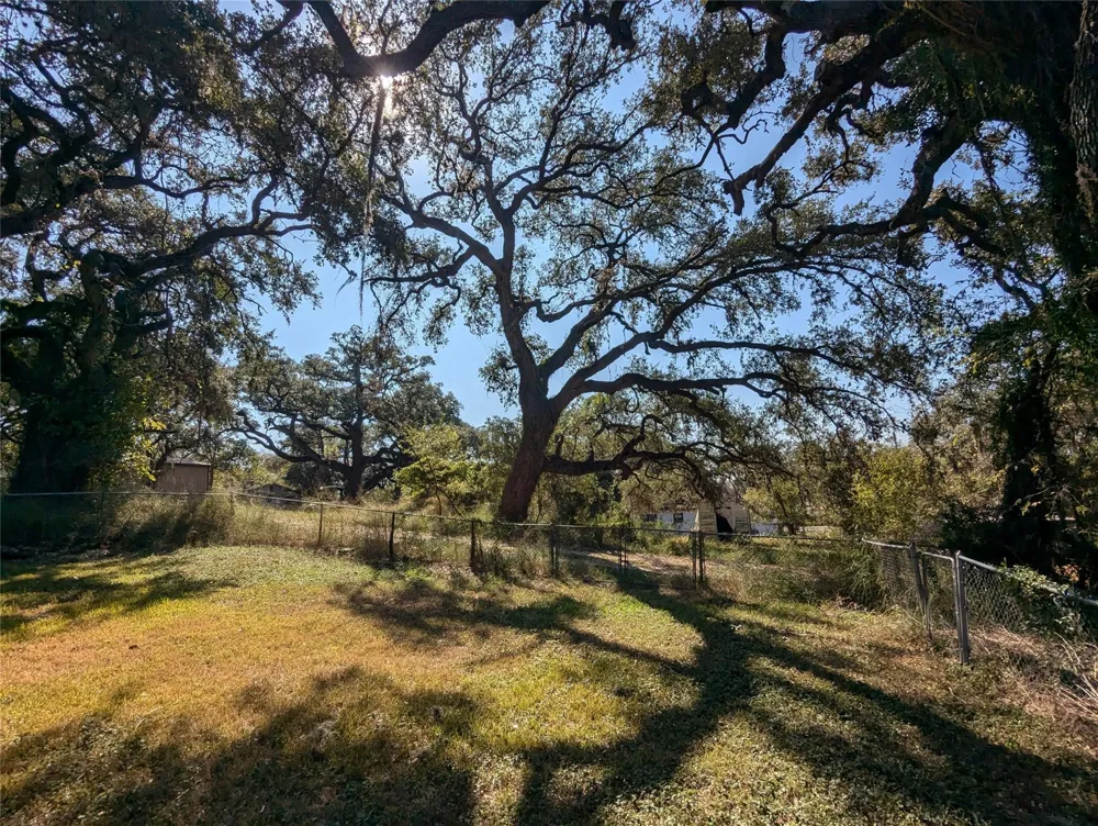 909 Moss Lane Cuero, TX 77954