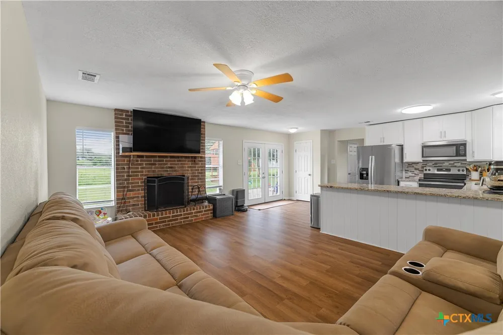 2631 Benbow Road Inez, TX 77968