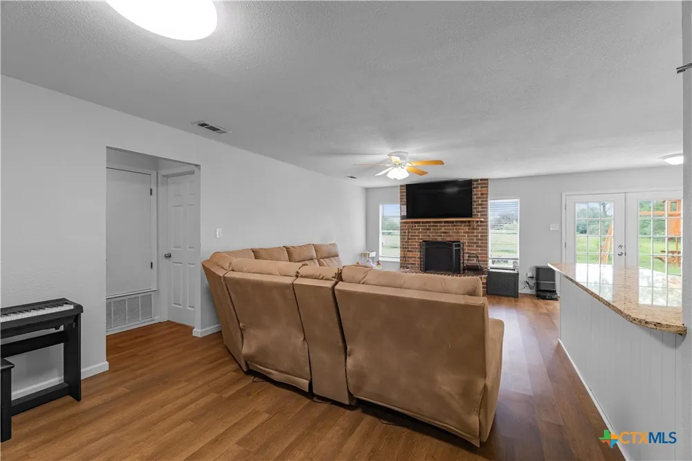 2631 Benbow Road Inez, TX 77968