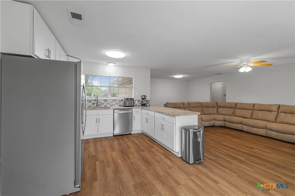 2631 Benbow Road Inez, TX 77968