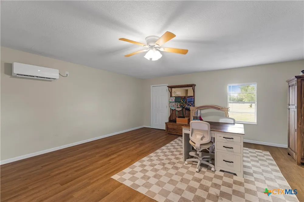 2631 Benbow Road Inez, TX 77968