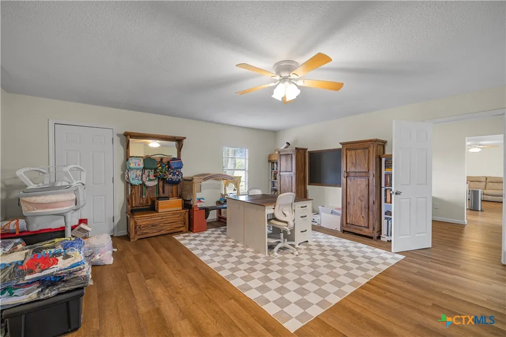2631 Benbow Road Inez, TX 77968