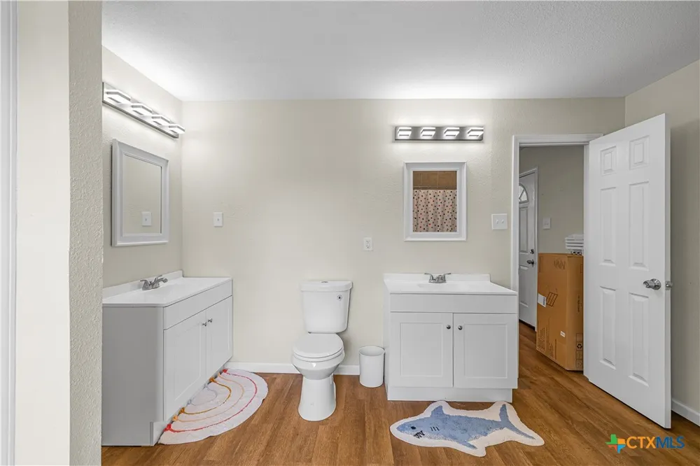 2631 Benbow Road Inez, TX 77968