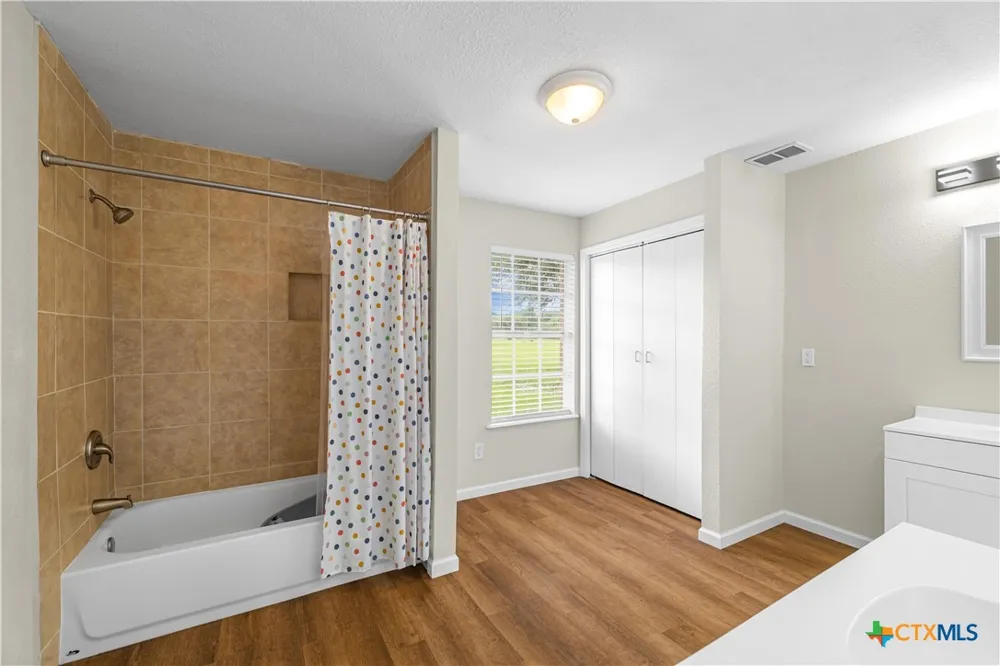 2631 Benbow Road Inez, TX 77968