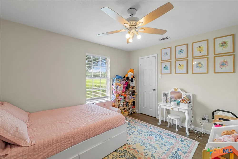 2631 Benbow Road Inez, TX 77968