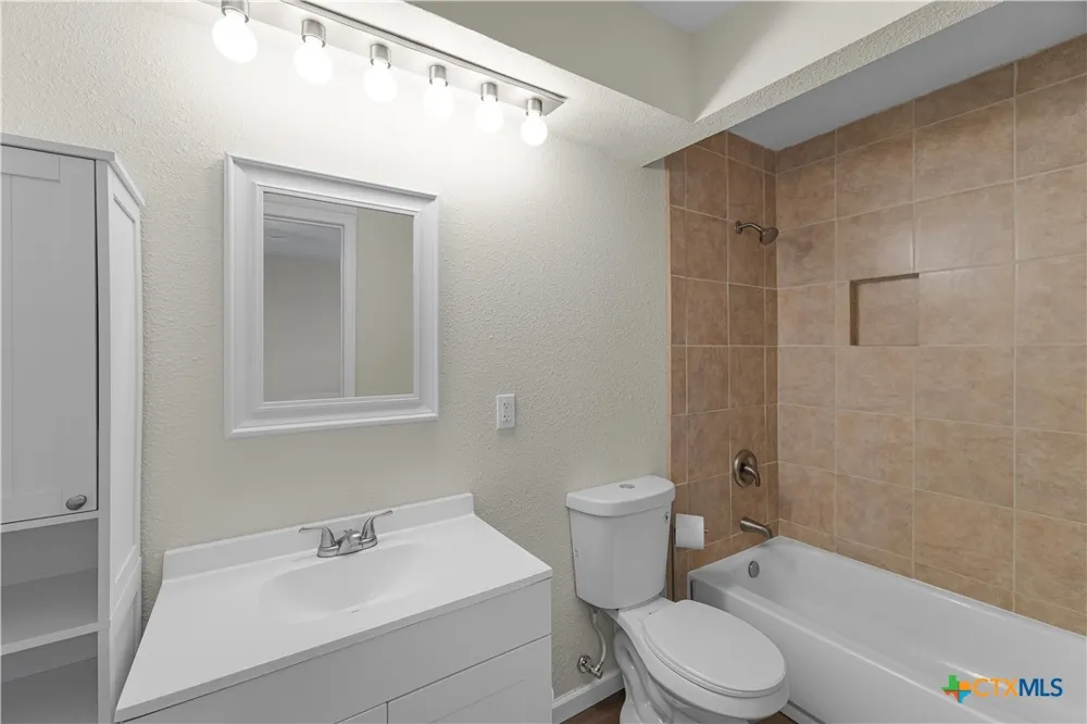 2631 Benbow Road Inez, TX 77968