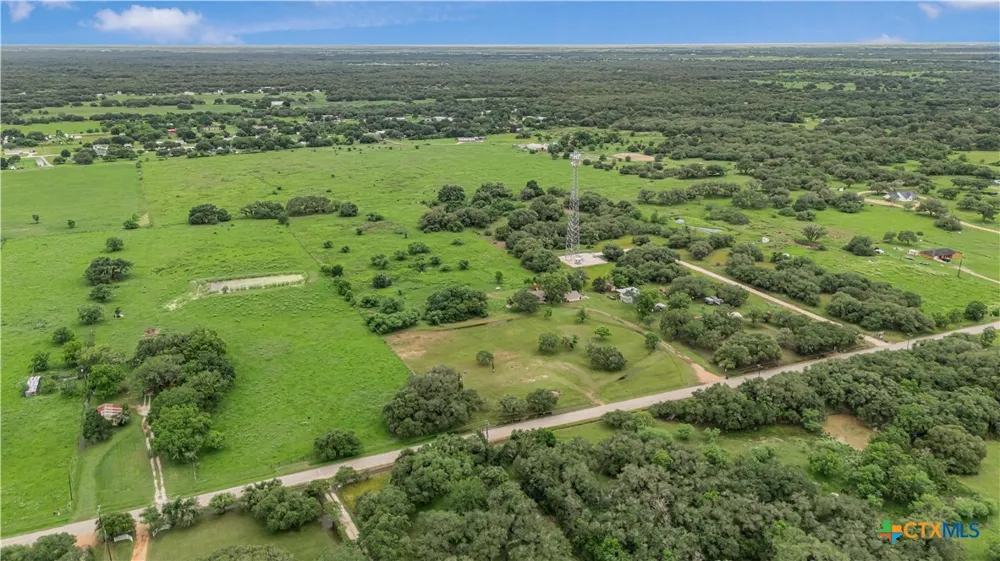 2631 Benbow Road Inez, TX 77968