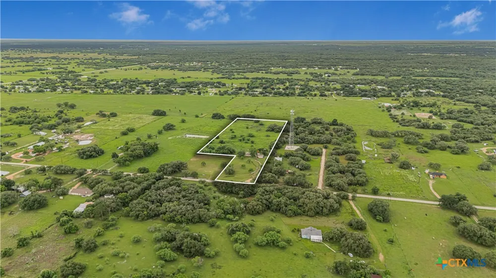 2631 Benbow Road Inez, TX 77968