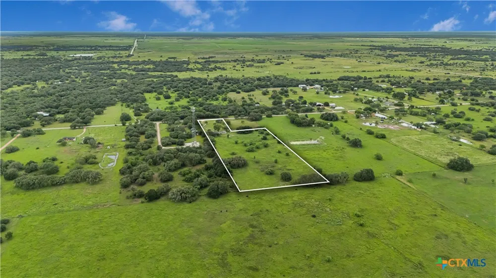 2631 Benbow Road Inez, TX 77968