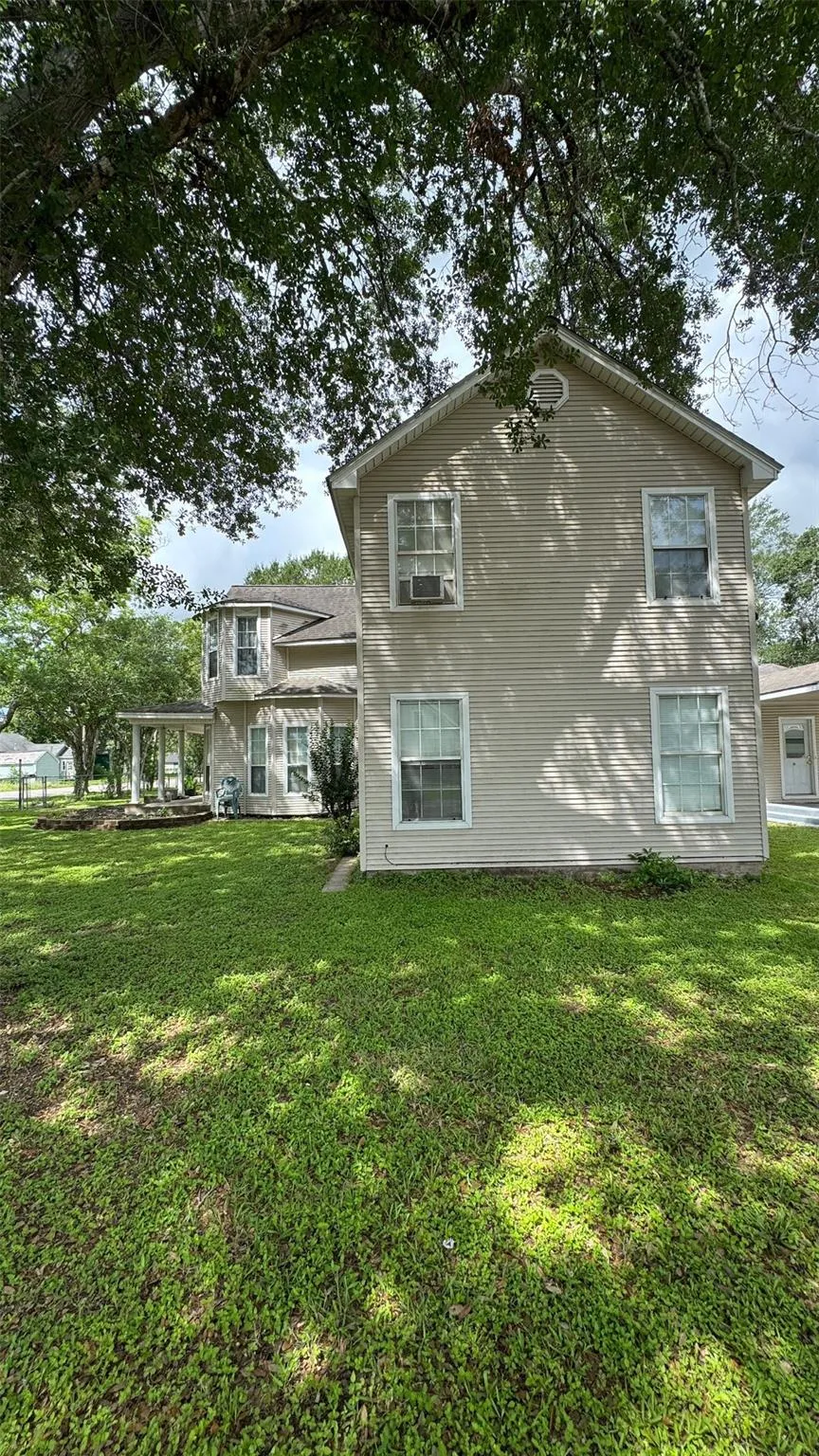 411 Church Street El Campo, TX 77437