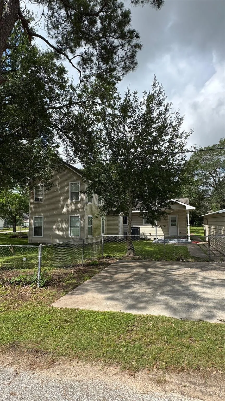 411 Church Street El Campo, TX 77437