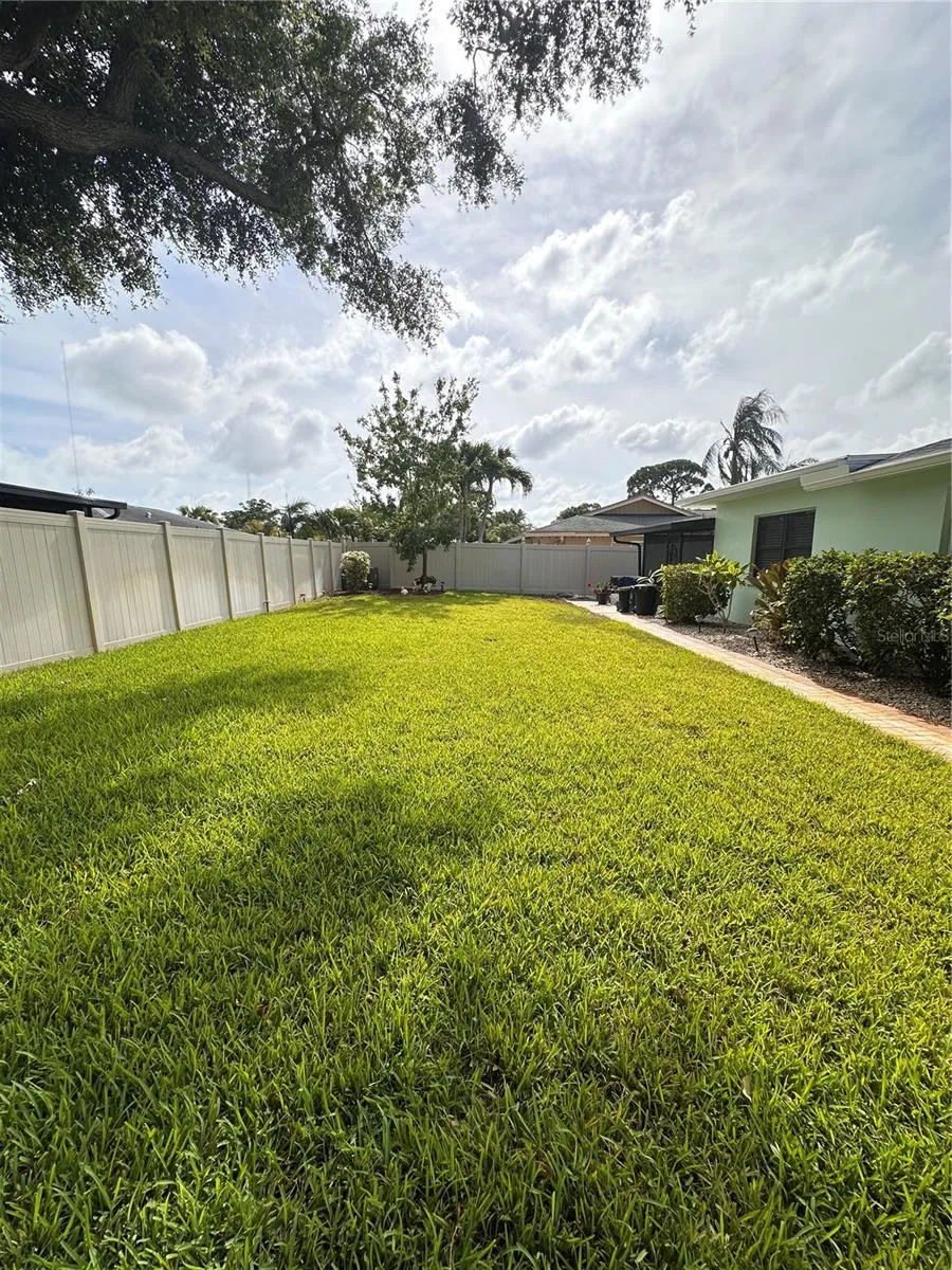 9470 JOEL DRIVE Seminole, FL 33777