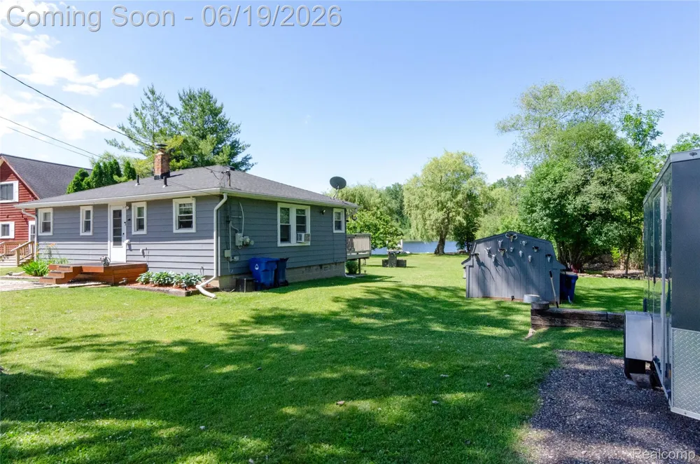 337 Lansing Drive Waterford Charter Township, MI 48328