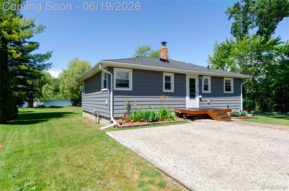 337 Lansing Drive Waterford Charter Township, MI 48328