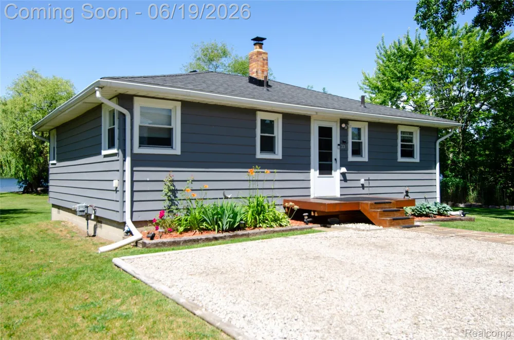337 Lansing Drive Waterford Charter Township, MI 48328